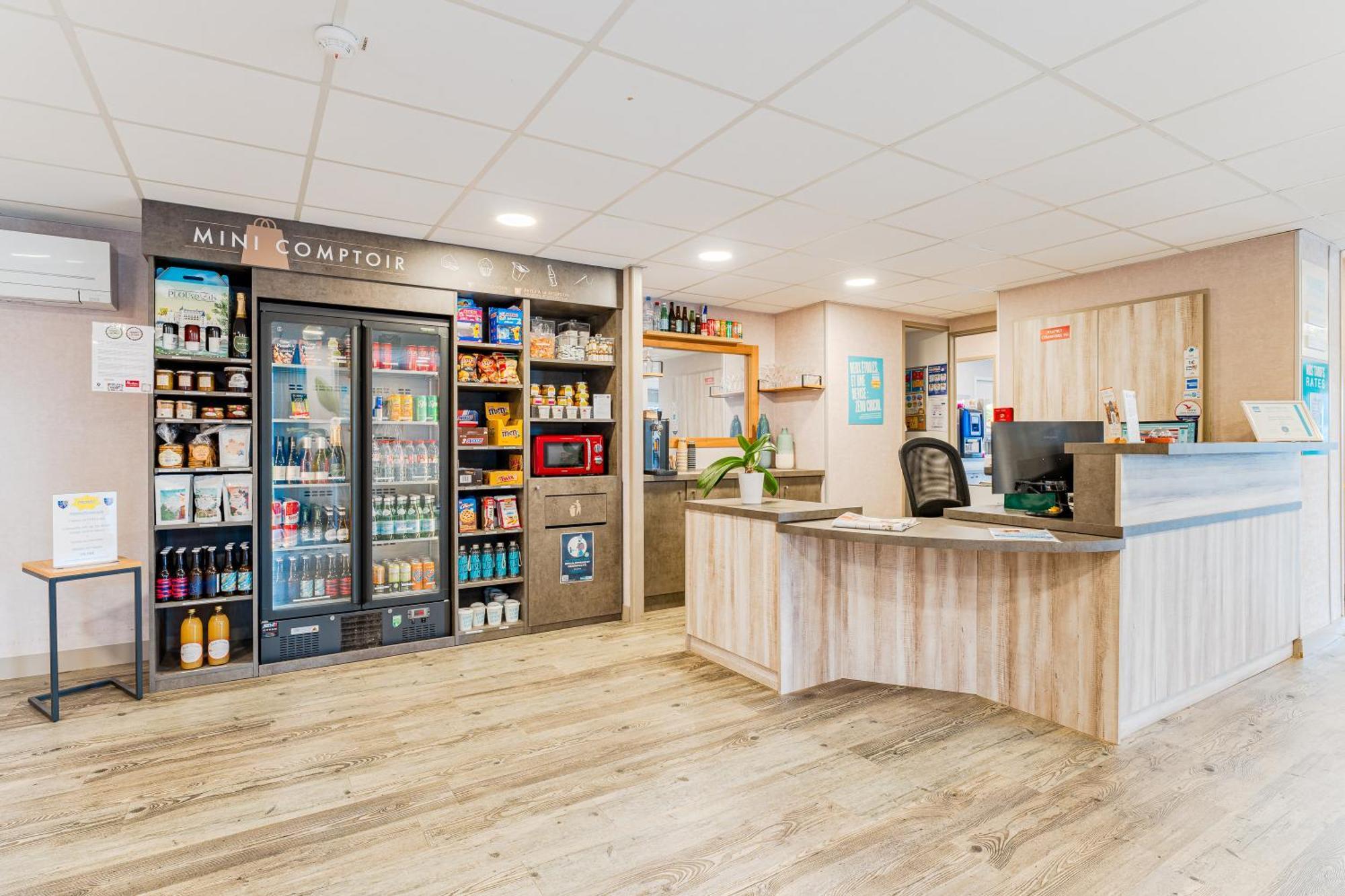 Kyriad Direct Tours Sud - Chambray Les Tours Exterior photo