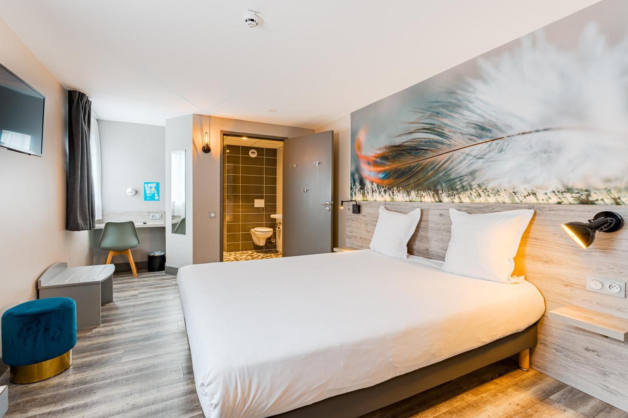 Kyriad Direct Tours Sud - Chambray Les Tours Exterior photo