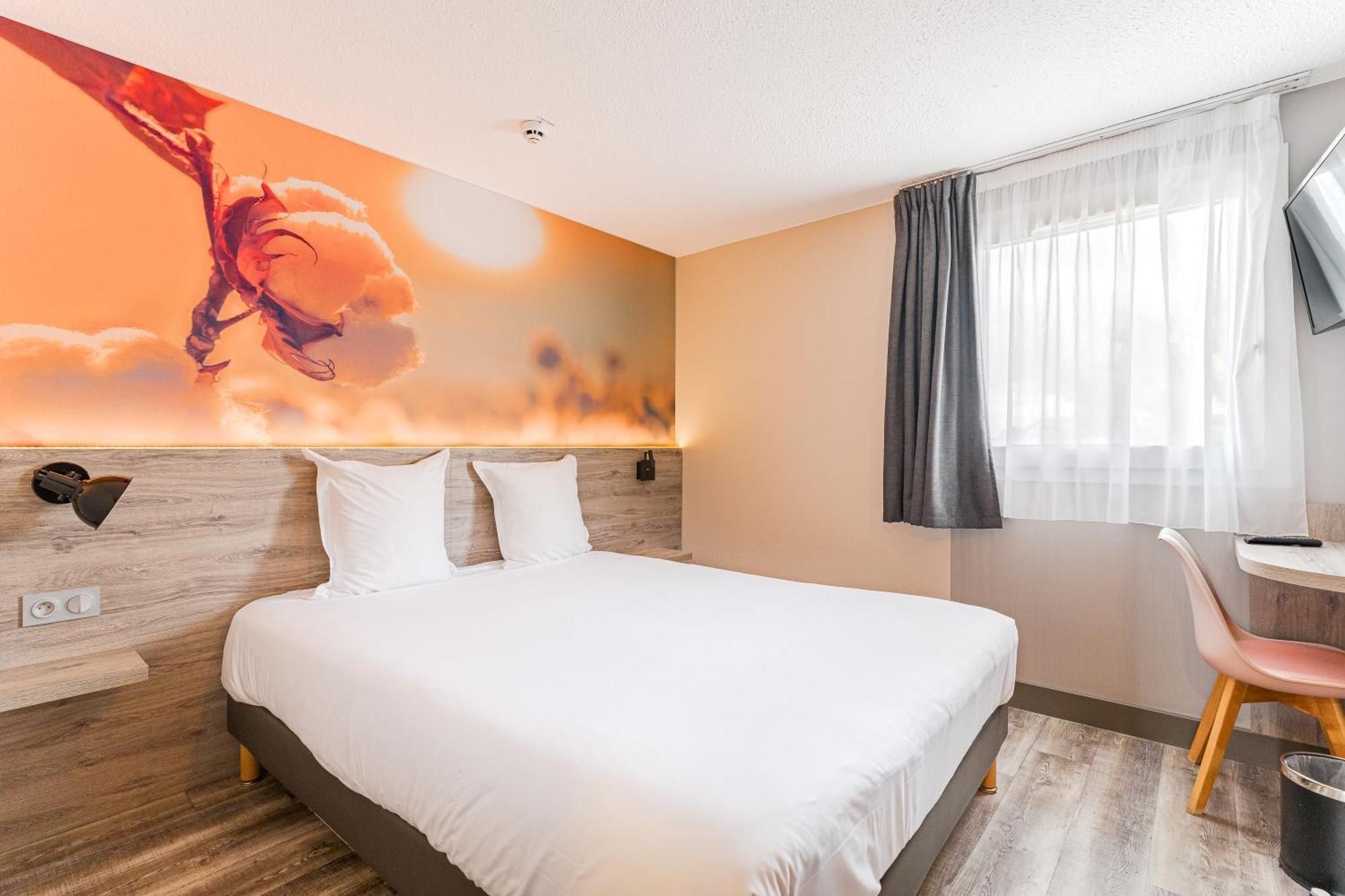 Kyriad Direct Tours Sud - Chambray Les Tours Exterior photo
