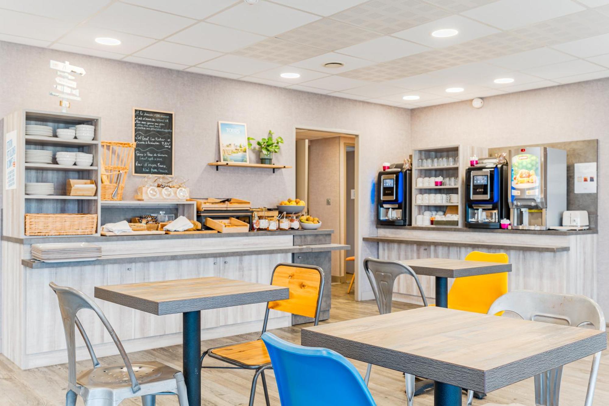 Kyriad Direct Tours Sud - Chambray Les Tours Exterior photo